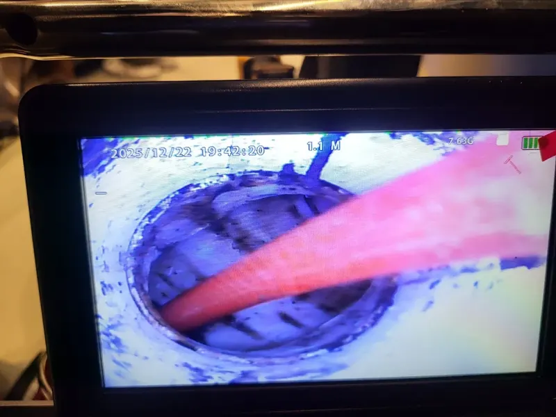 옥천 스프링 장비가 관 안으로 들어간 내시경 화면